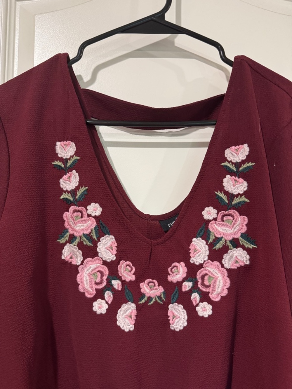 Rue21 Burgundy Embroidered V-Neck Tie-Front Blouse / AA20 - Picture 2 of 6